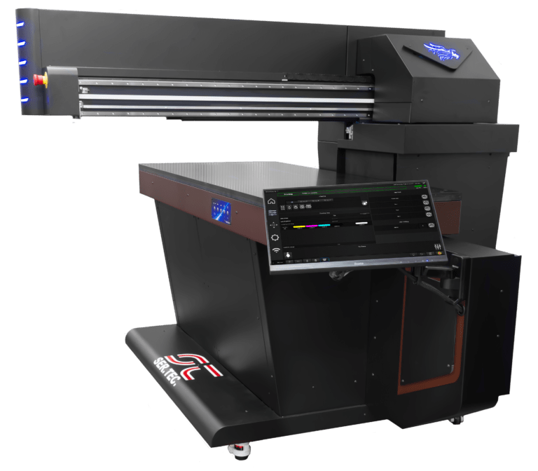 Stampante industriale Ser.Tec. Eagle vista laterale, con ampio piano di stampa e schermo touchscreen attivo