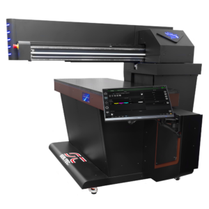 Stampante industriale UV flatbed SER.TEC. Eagle 70R con pannello touchscreen integrato e struttura nera con dettagli marroni.
