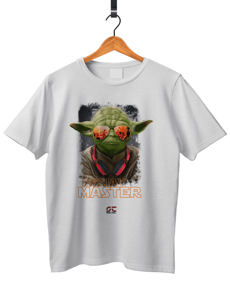 T-shirt bianca con stampa colorata di personaggio alieno e scritta “MASTER