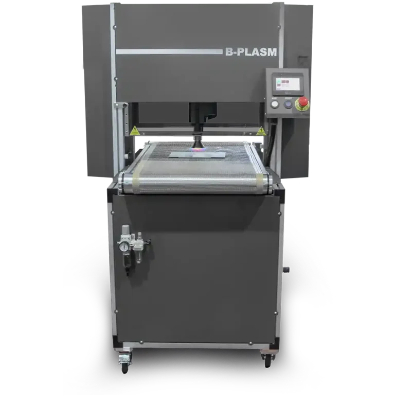 Macchina B-PLASM per trattamento al plasma con nastro trasportatore e interfaccia touchscreen