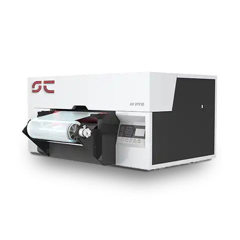 Stampante Ser.Tec. UV DTF30, scocca bianca e nera, rullo film in uscita sul lato sinistro, pannello di controllo frontale, vista in prospettiva